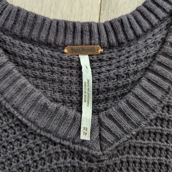 Free People Black cold shoulder slouchy sweater tunic size XS - Picture 6 of 13